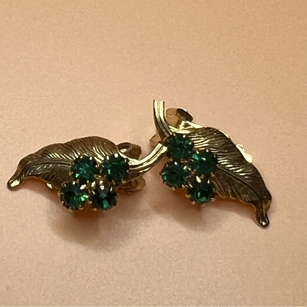 Vintage gold tone non-post earrings, beautiful faux emerald stones